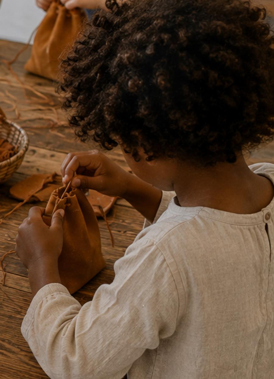 Enfance | Dans la peau d'un artisan : l'art du cuir